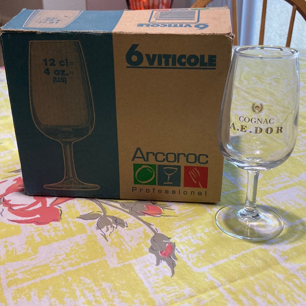 6 Viticole Arcoroc glasses in box